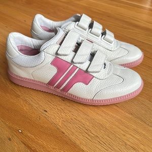 NWOB Tisza Shoes Company Delux Women’s Sneaker - Size 8